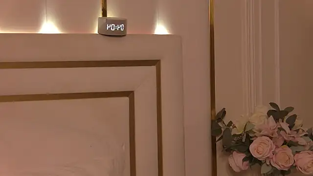 LeyaFoxhall's cam snapshot