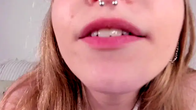 MiaMews live sex cam