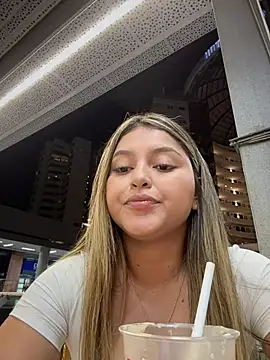 lunablossom_ live sex cam