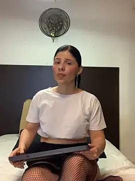 Estefani_32 live sex cam