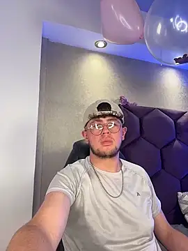 Noah_Wiliams live sex cam