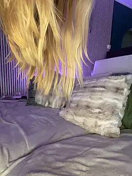 KikiVega live sex cam