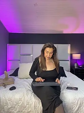 Samantha_Milf__'s cam snapshot