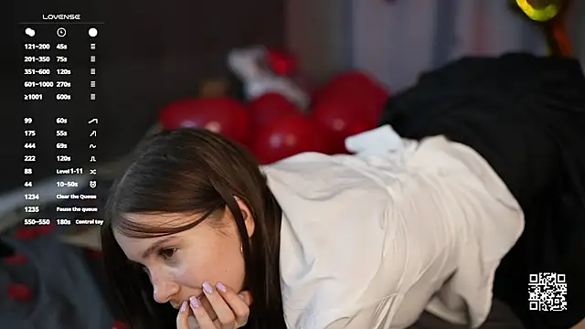 MiaHyzard live sex cam