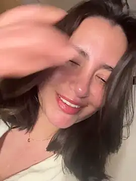 sukhakunis1 live sex cam