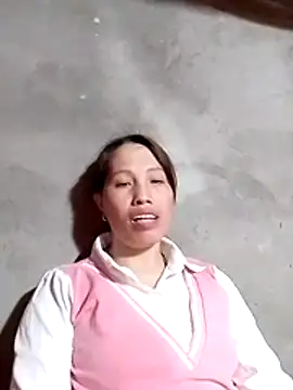 Gummiesu live sex cam