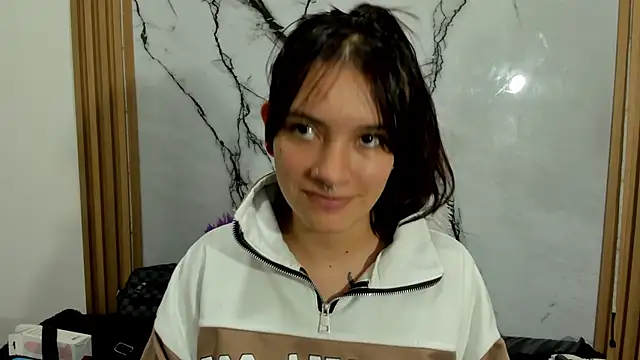 nahomy_glow's cam snapshot