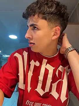 AdrianRinaldi live sex cam