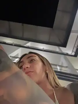 Ninabigtitied's cam snapshot