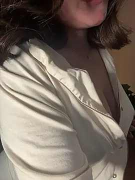 sukhakunis1 live sex cam