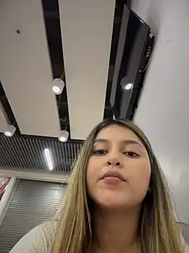 lunablossom_'s cam snapshot