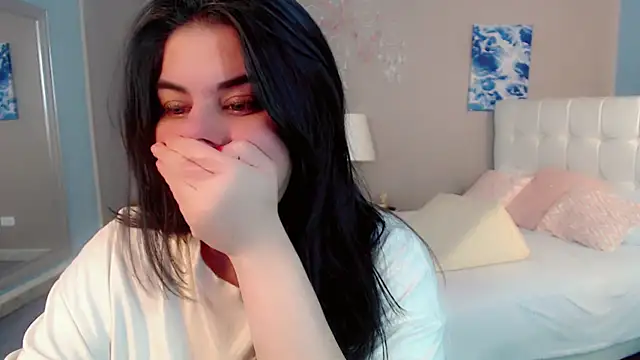 _Maddison_Ivanova_'s cam snapshot