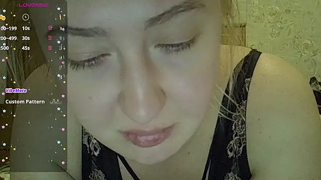 CurvyWild_Lady30's cam snapshot