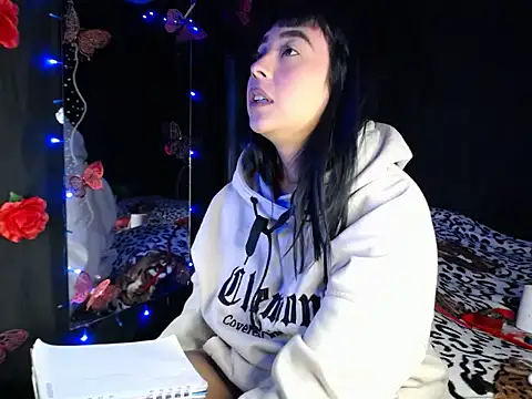 adara_muller_'s cam snapshot