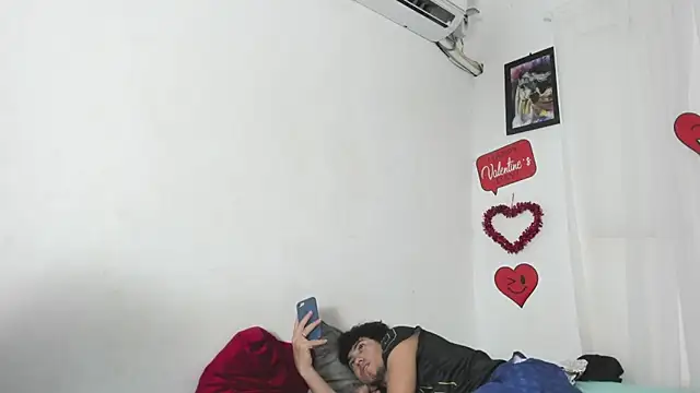 Laura_and_Kevin live sex cam