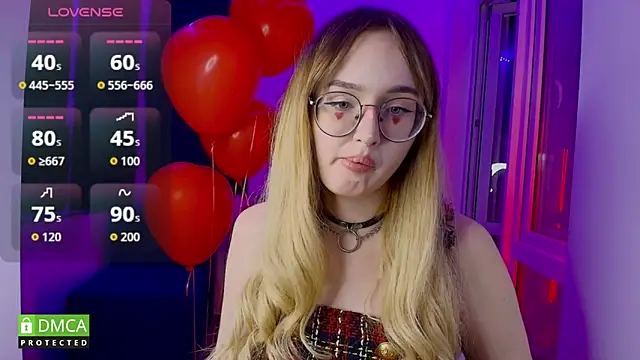 AdeLuna live sex cam