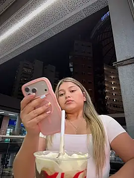 lunablossom_ live sex cam