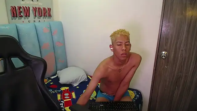 Taylerr_19's cam snapshot