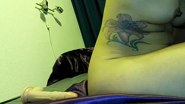 LunaLatinaa's cam snapshot