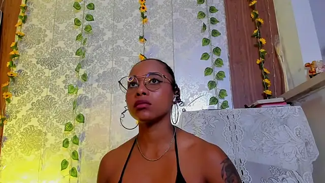 kelly_thomson's cam snapshot