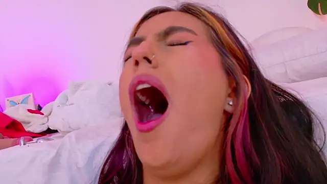 emily_bank's cam snapshot