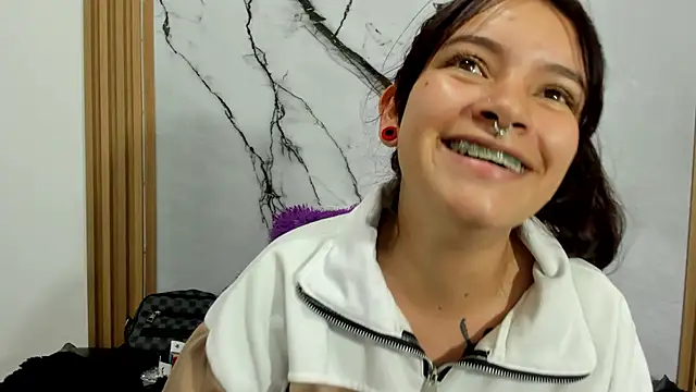 nahomy_glow's cam snapshot