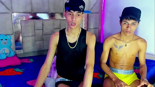 boyswantingplay live sex cam