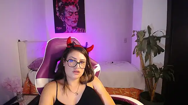 esmeraldaa230 live sex cam