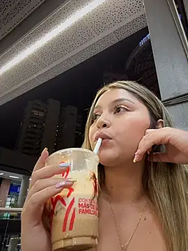 lunablossom_ live sex cam