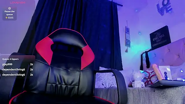 Nicolle_Ferran's cam snapshot