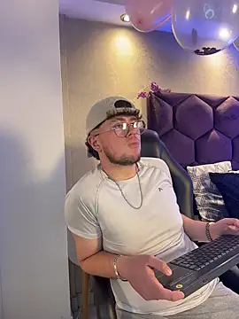 Noah_Wiliams live sex cam