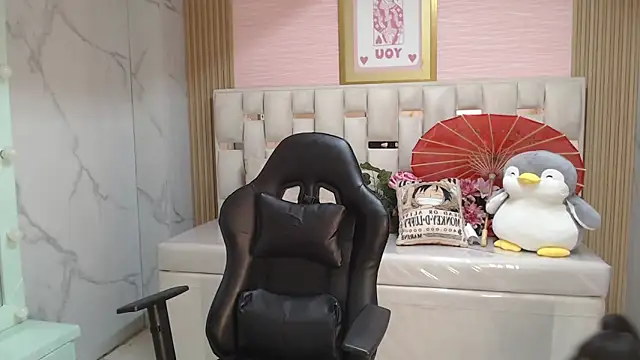 allyssa_bellini_s's cam snapshot