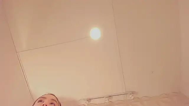 EmilyAllen_1's cam snapshot