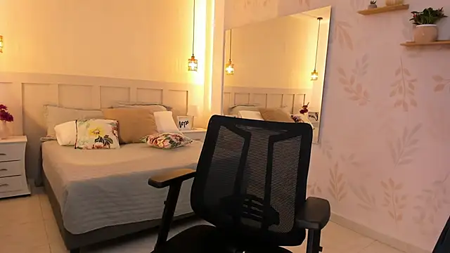 MartinaGuzmann live sex cam