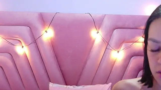 cutepetitee's cam snapshot