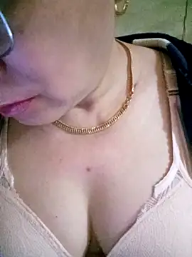 small-house123's cam snapshot