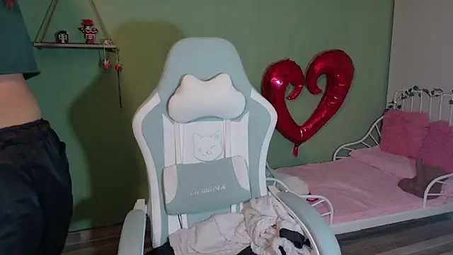 Emerald_Sparkles_'s cam snapshot