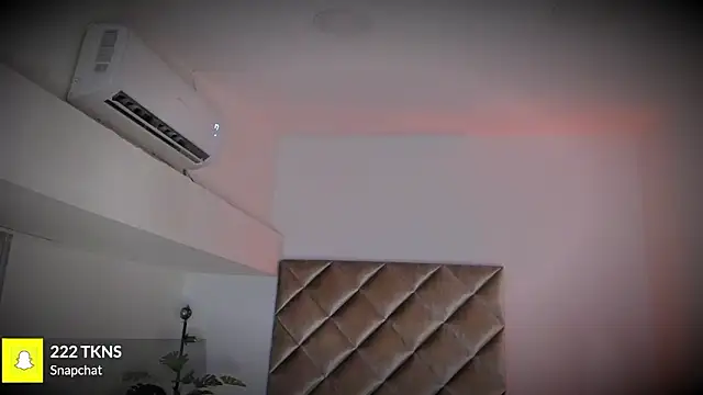 malaia_hills live sex cam