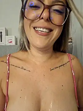 LiviaTavares_123's cam snapshot