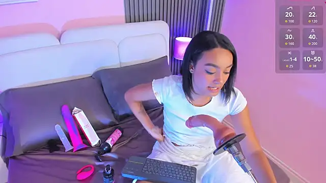 Clawdeen__wolf's cam snapshot