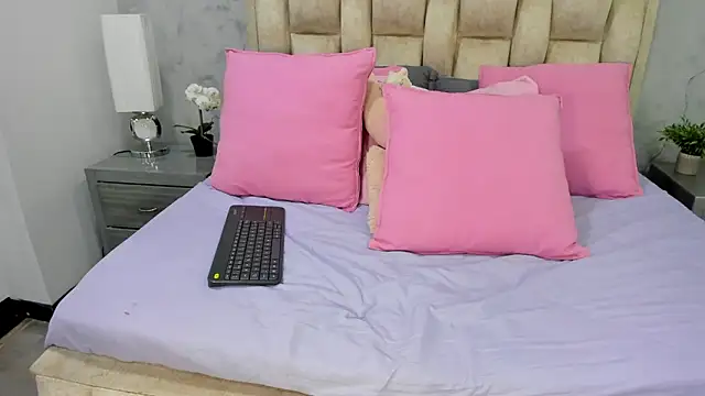 MiaaBlake_'s cam snapshot