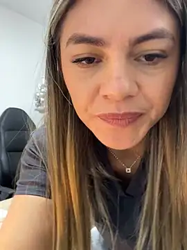 alicee16 live sex cam