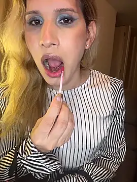 milablossom-with-pussy live sex cam