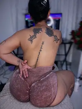 Natural_BIGASS_Nina live sex cam