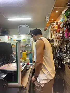 Leonardmoppet live sex cam