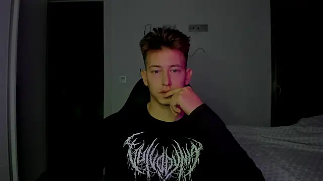 find0m_master's cam snapshot