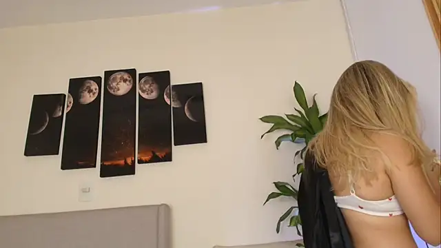 MaryMoon_'s cam snapshot