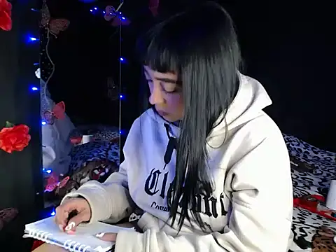 adara_muller_'s cam snapshot