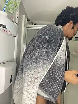 TRILLAHUNG live sex cam