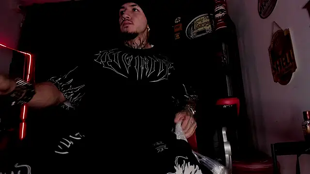 the_beast_master_'s cam snapshot